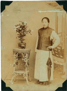 鑑湖女俠秋瑾（1875—1907)