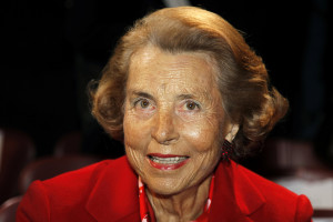 FILE PHOTO: Liliane Bettencourt, heiress to the L'Oreal fortune, attends French designer Franck Sorbier's Haute Couture Spring-Summer 2011 fashion show in Paris, France, January 26, 2011. REUTERS/Charles Platiau/File Photo - RC176D812A00